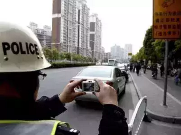 为减轻驾驶员负担, 今后这四项违章不再扣分, 直接罚款!