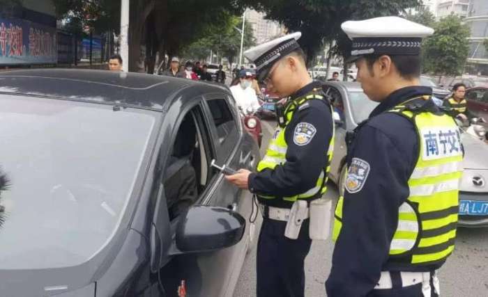 中秋节期间, 将严查这四种交通违章行为, 一经发现吊销驾证