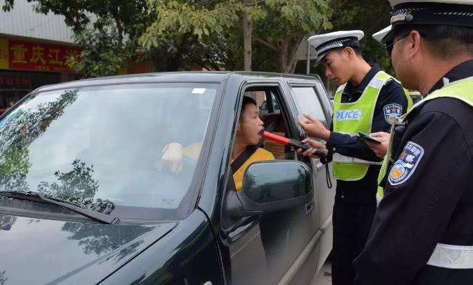 中秋节期间, 将严查这四种交通违章行为, 一经发现吊销驾证