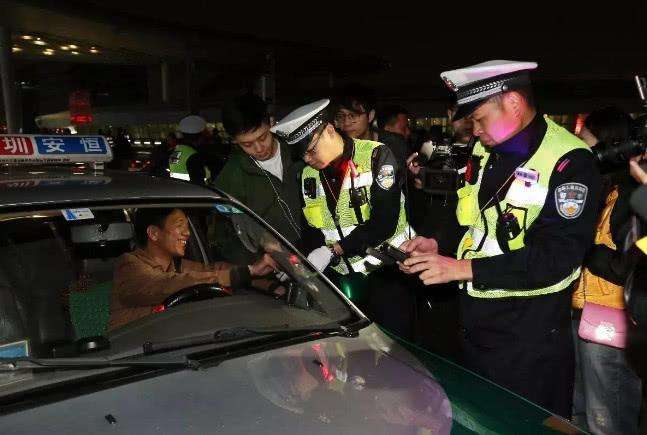 中秋节期间, 将严查这四种交通违章行为, 一经发现吊销驾证