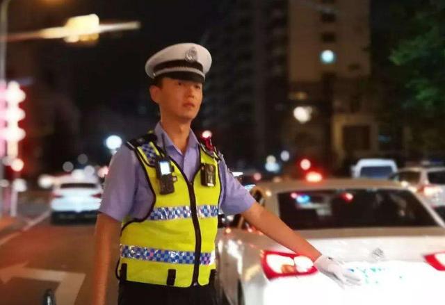 喝完一瓶啤酒过多久才能开车？交警：过了这个点，查不出一点酒精