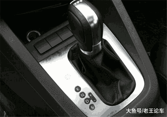 开车时能把D挡直接换到S挡吗?