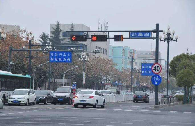 红灯到底能不能右转? 什么情况不能右转!什么情况下能右转
