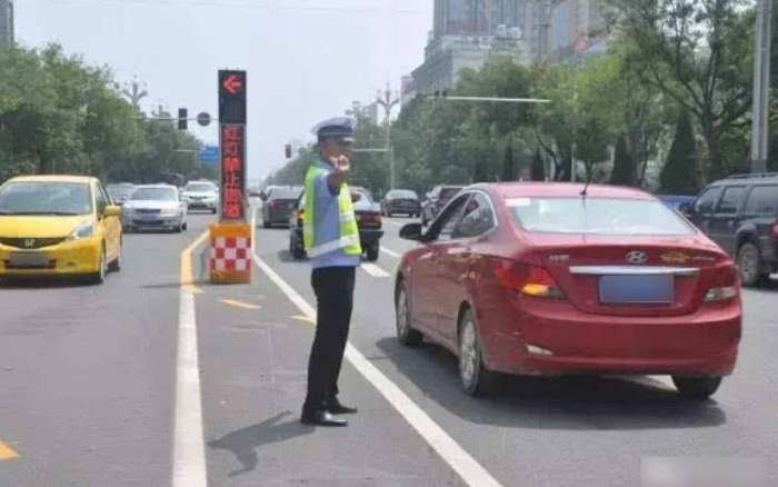 新标“借道左转”正式启用, 走错扣6分罚200!