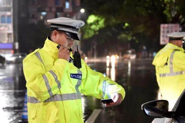 遇到交警查车,忘记带驾驶证怎么办?