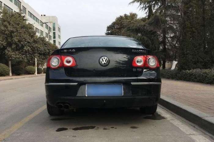 为何仅有大众车倒车时尾标会上翻?