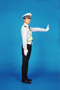 右转弯交警手势