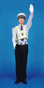 车辆靠边停车交警手势