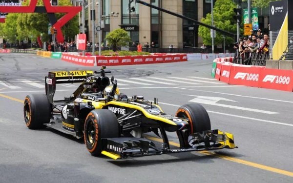 f1赛车最高时速是多少 理论时速不超过400公里