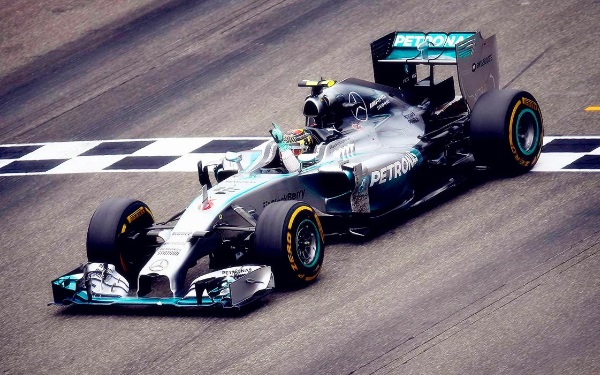 f1赛车最高时速是多少 理论时速不超过400公里