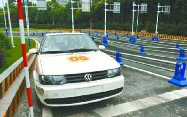 c1学费全国统一价格表,服务费用存在差异