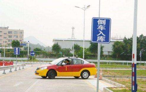 科目二倒车入库怎么看点打方向,宁可早打不能晚打