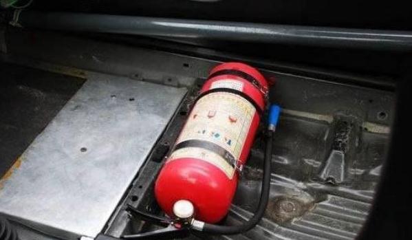 买车后必备的车品清单,紧急时候很实用(清单内容不能少)