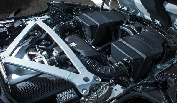 4.0V8与5.2V12大比拼 阿斯顿马丁dbs和db11区别