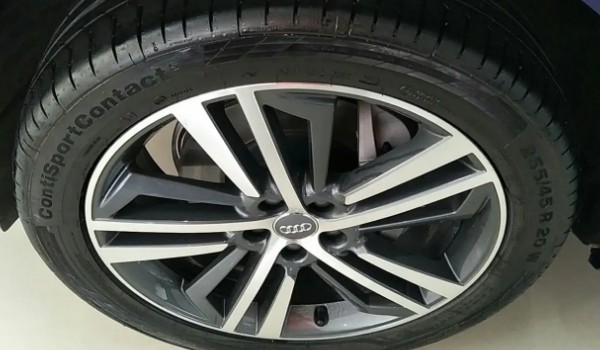 奥迪q5l轮胎型号 奥迪q5L轮胎规格为255/45 r20