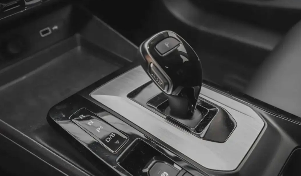 名爵5是什么变速箱 采用三种变速箱(5MT/CVT/7DCT)