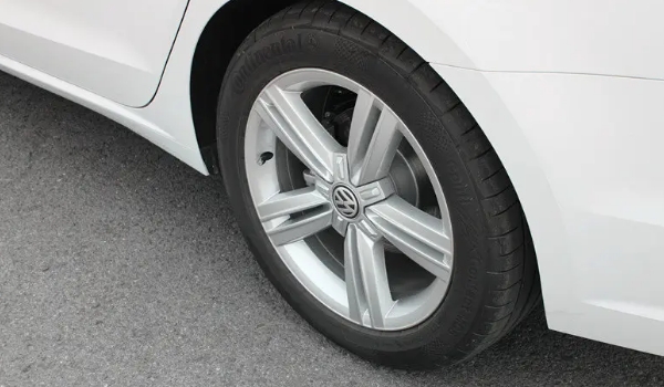 凌渡轮胎型号规格 采用两种轮胎型号规格(205/55 R17和225/45 R18)