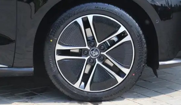 比亚迪汉轮胎型号是多少 轮胎型号为245/45 r19