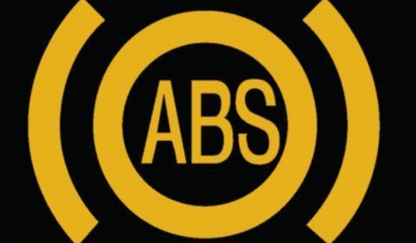 abs灯亮了是什么原因 abs是什么意思(防抱死刹车系统)