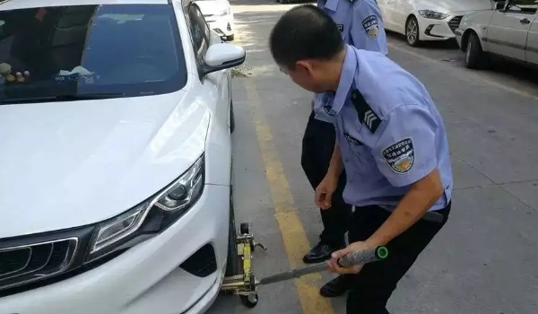 挪车打什么电话可以联系到车主 四种方式可联系车主（110报警对付“无赖”最舒心）