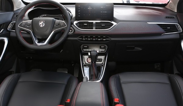 宝骏510怎么样 百公里油耗实测7.9L(搭载1.5L发动机)
