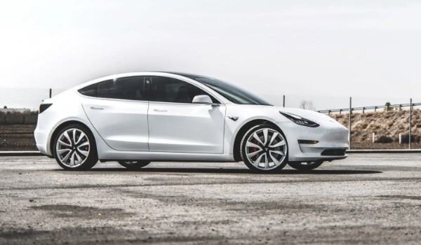 最便宜的特斯拉多少钱一辆 特斯拉model3售价29万一台