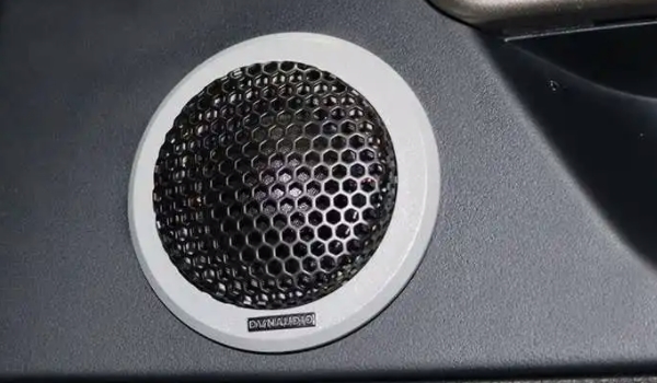 宝马音响用的什么品牌的 BOSE/丹麦BO/哈曼卡顿(音效极佳)