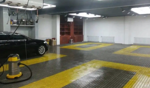 新手如何开洗车店 做好预算选择位置(车流量大 店铺聚集地较好)