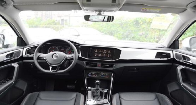 探岳330豪华智联版落地价,综合油耗6.8L/100km你值得拥有