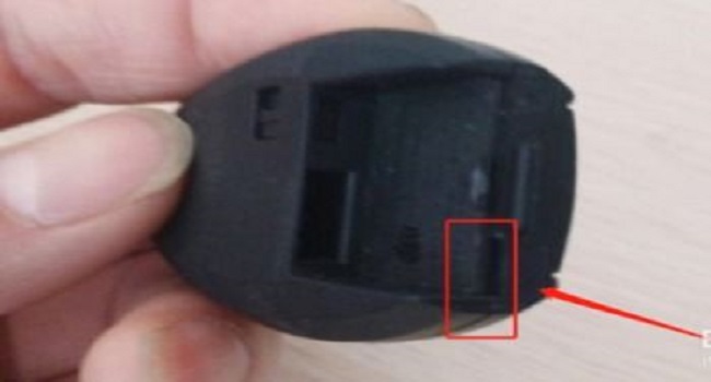 日产车钥匙换电池图解,需要注意型号不能买错