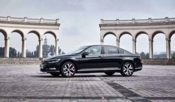 迈腾330豪华型2022款报价 新款车型仅售23.39万元(全款落地25.34万元)