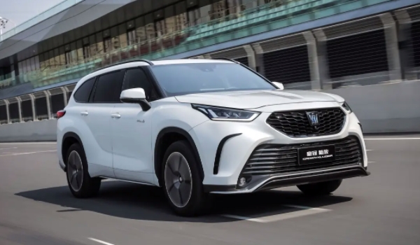 皇冠陆放suv2022全新款价格七座 皇冠陆放新车售价28.38万(分期首付12.09万)