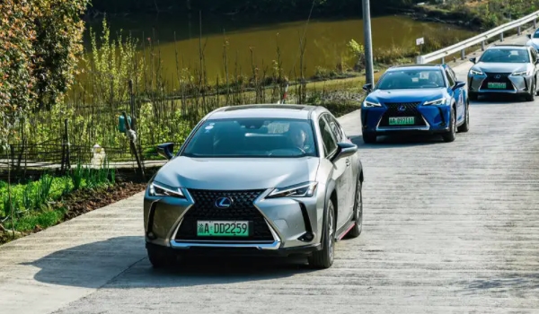 雷克萨斯SUV车型大全报价 雷克萨斯共5款SUV(颜值高/动力强/性能稳定)