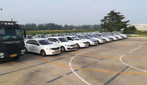 已经有c1证了怎么考摩托车 直接到当地驾校报名考取(二项合一)