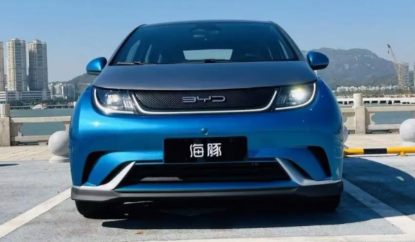 比亚迪海豚7种颜色 颜色选择比较丰富(每一种颜色都非常独特)