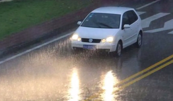车窗没关,淋雨了,算泡水车? 属于泡水车(轻微泡水车)