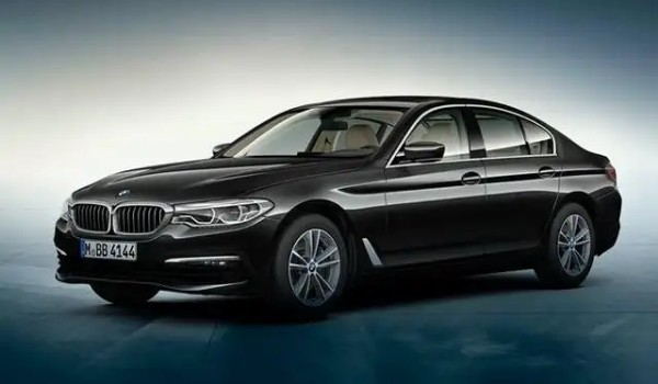 宝马5系怎么样值得买吗 马力高达252匹(油耗实测10.3L)