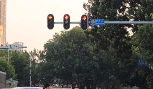 闯红灯几天可以查到违章信息 3~7天的时间可以查询得到(尽快处理)