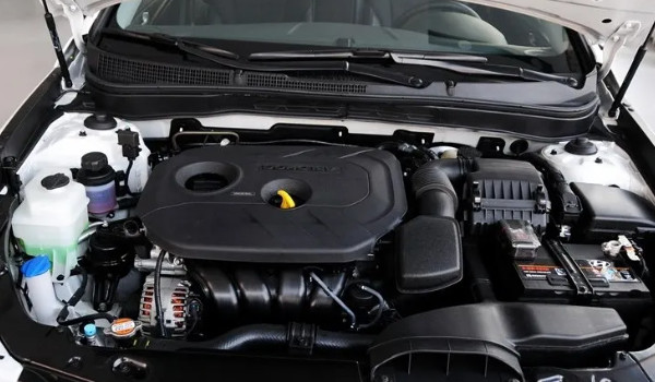 现代索纳塔怎么样值得入手吗 油耗实测7.5L(输出马力可达240匹)