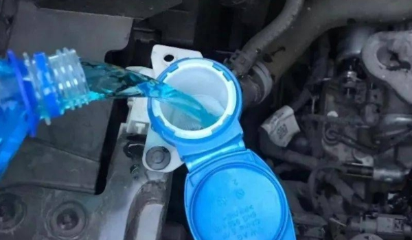 玻璃水冻了怎么解冻什么方法最快 车辆放入暖库解冻最快
