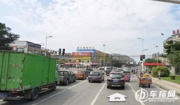 红灯闯一半停下来了算闯红灯吗 不算闯红灯(停下不可以移动车辆)