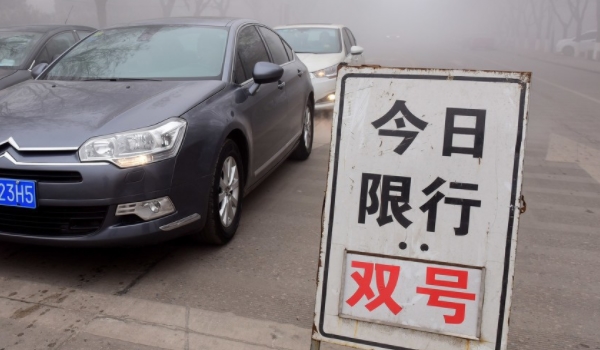 限号开车怎么处罚 处以二十元以上二百元以下罚款（扣三分）