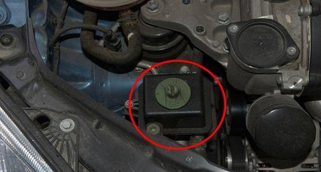变速箱油多长时间换一次,不同车型更换时间不同根据保养手册说明进行更换