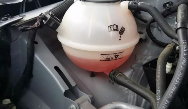 防冻液有几种颜色什么颜色的好 多种颜色(质量不看颜色看沸点和冰点)