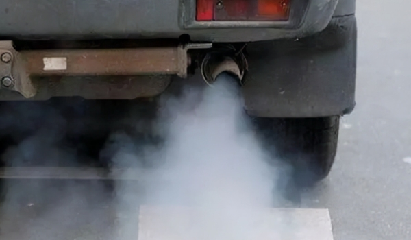 汽车尾气超标怎么解决 更换火花塞、三元催化器、清理进排气系统
