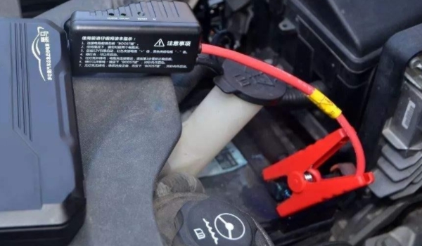 电瓶没电了怎么应急启动车辆 使用备用电瓶启动车辆