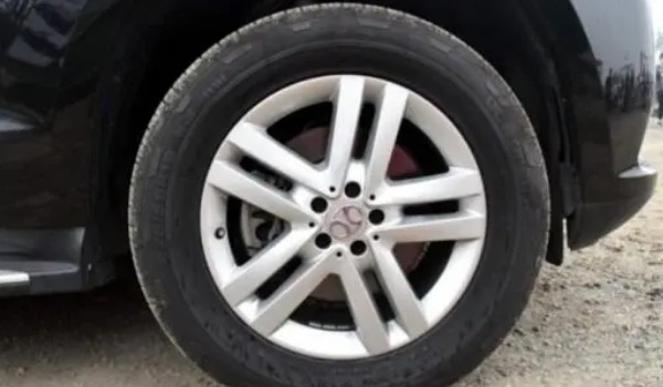 bj90轮胎尺寸是多少 轮胎尺寸275/50 r20(胎宽275mm)