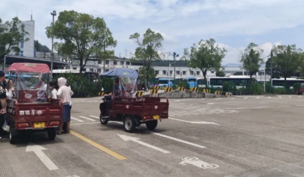 摩托车驾照怎么考 到驾校或车管所报名考取(共三科考试)