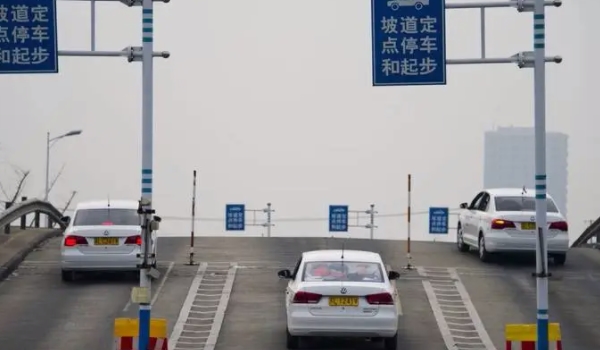 考驾照考试紧张怎么办 熟练掌握在报名考试(放轻松、不紧张)