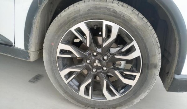欧蓝德轮胎型号多少 尺寸为255/45 r20(胎宽255mm)